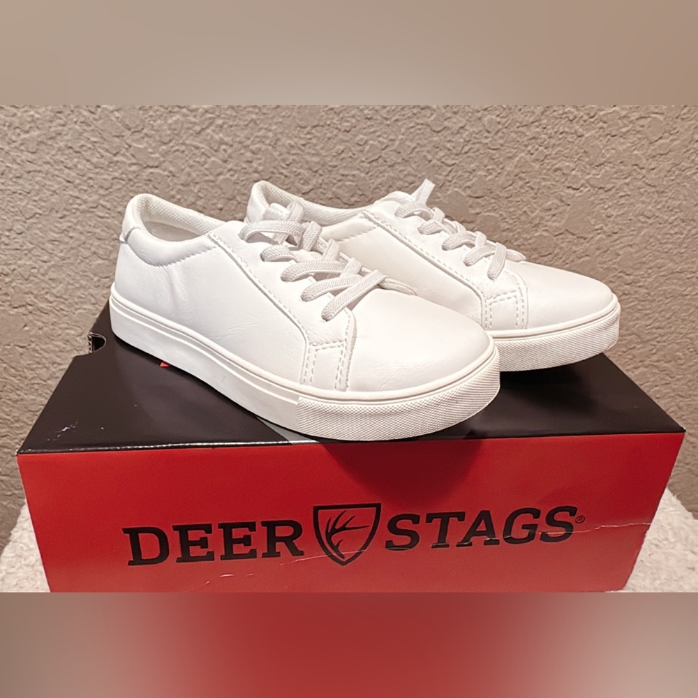 NIB Deer Stags little kid white sneakers